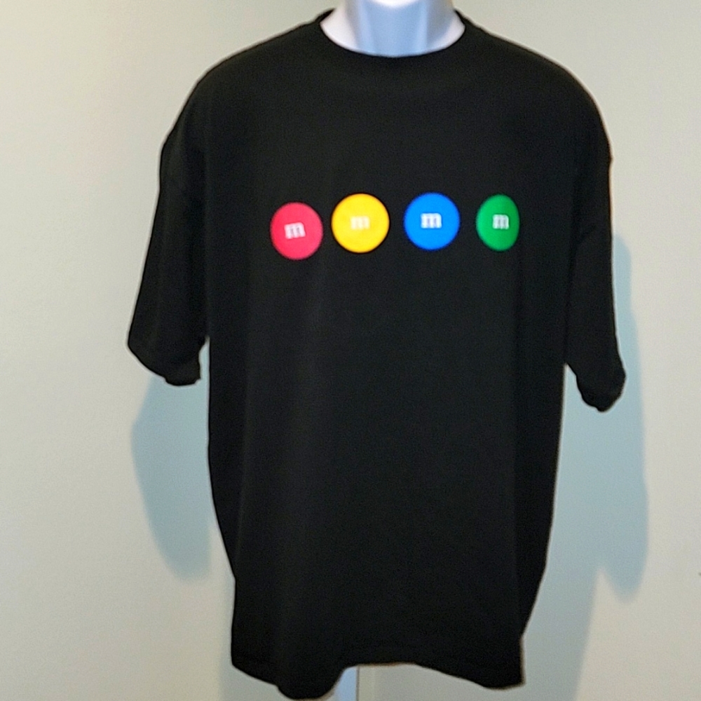 M&M's WORLD BLACK SHORT SLEEVE GRAPHIC T-SHIRT